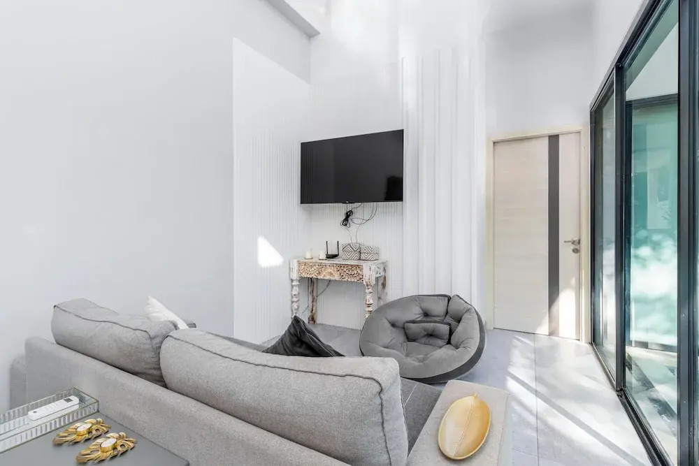 2Story Villa Oasis Close to Beaches V288