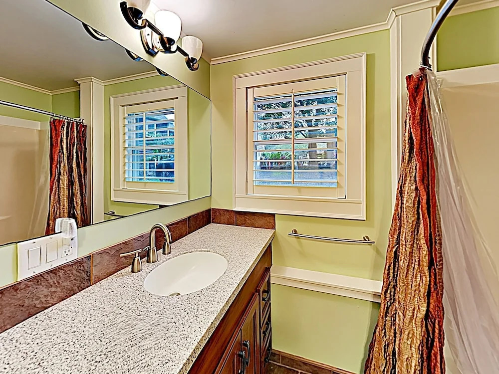 New Listing! Serene East End : Steps To Sand 3 Bedroom Condo