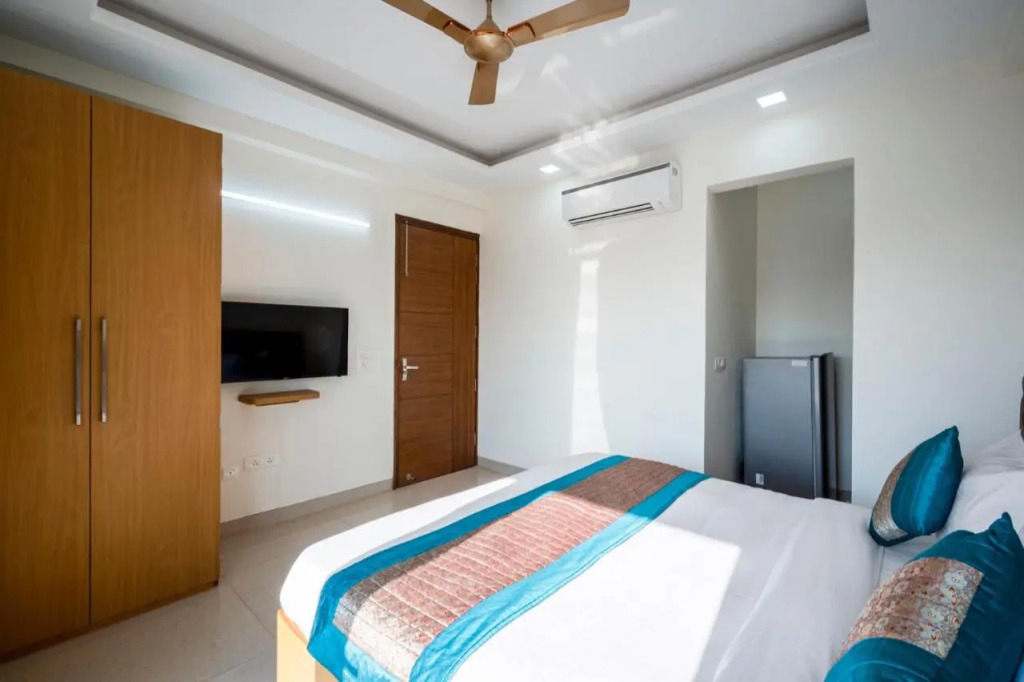 The Palms Inn I Near Medanta Medicity I Sec-38
