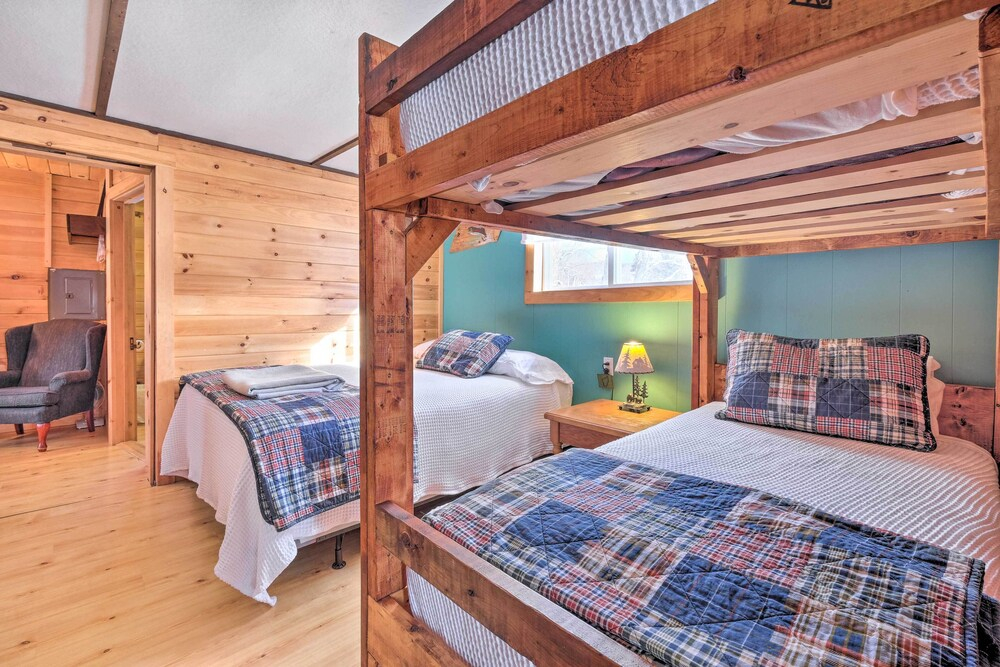 8 Mi to Saddleback Ski Area: Cabin w/ Fire Pit