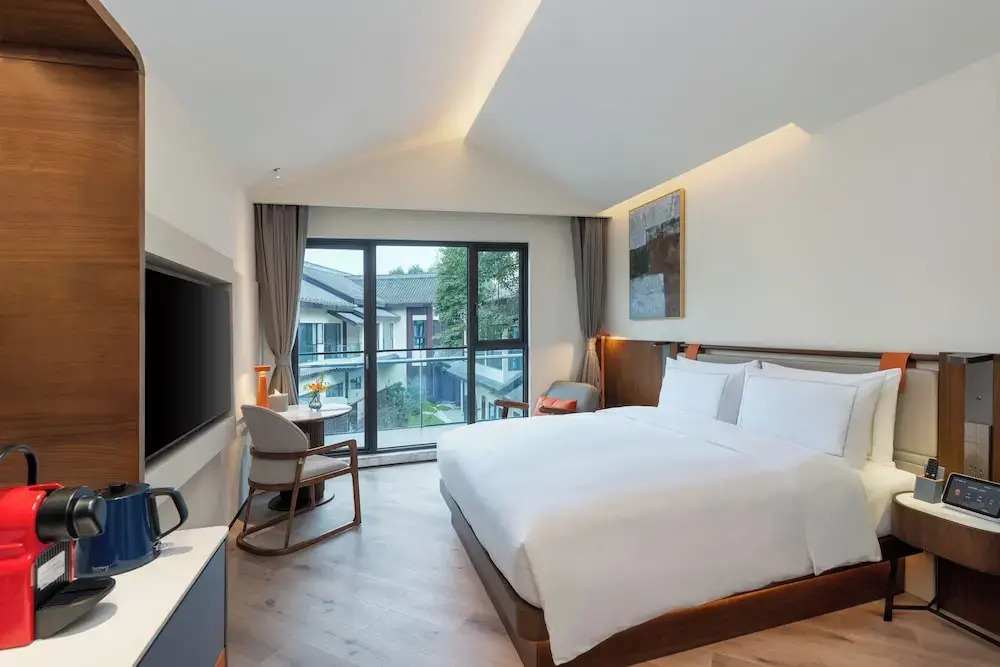 TELLUS. Qingchengshan Hot Spring Hotel