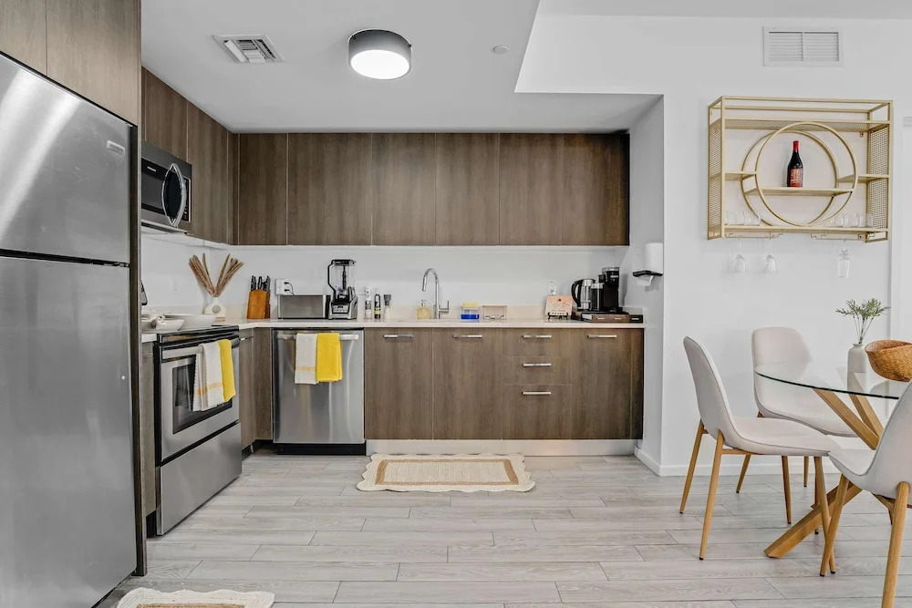 Downtown Miami 2BR Skyline Bay View Balcony Corner Suite Luxe Pad