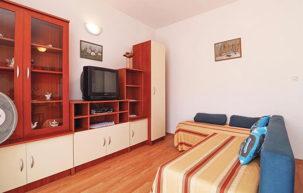 Awesome Home in Pag With Wifi and 2 Bedrooms