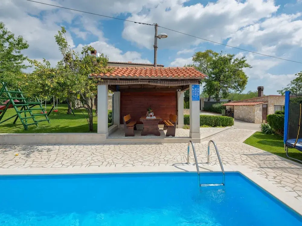 Villa in Bak i with Pool and Playground