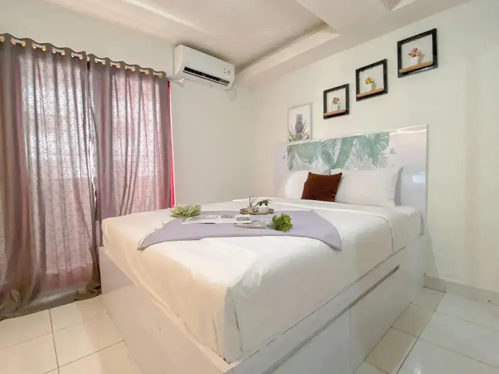 Studio Near Rajawali Station At Amethyst Apartment