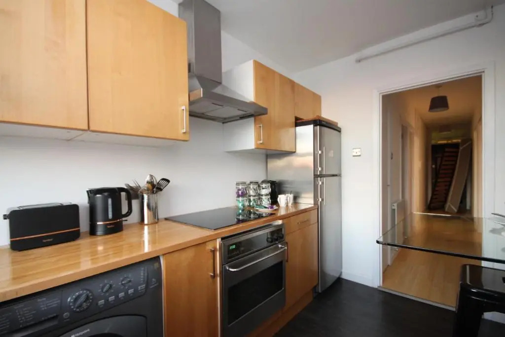 Camden Town Spacious 2 Bedroom Apartment - Sleeps 5 guests!