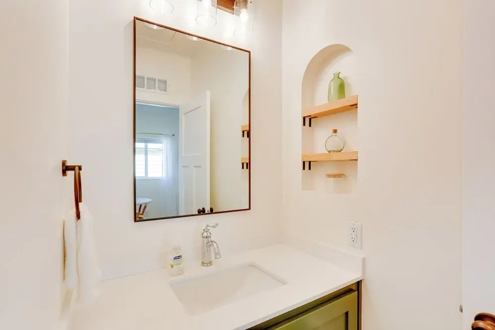 Centrally Located Studio 3 Mi From Downtown!
