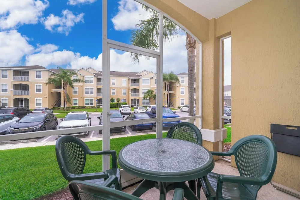 2307 Silver Palm Dr