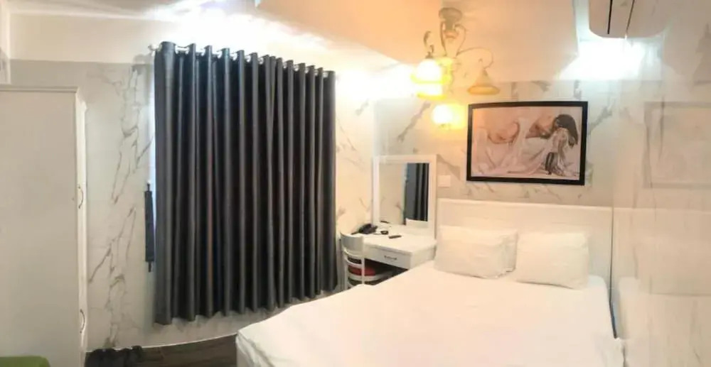 Elly Hotel
