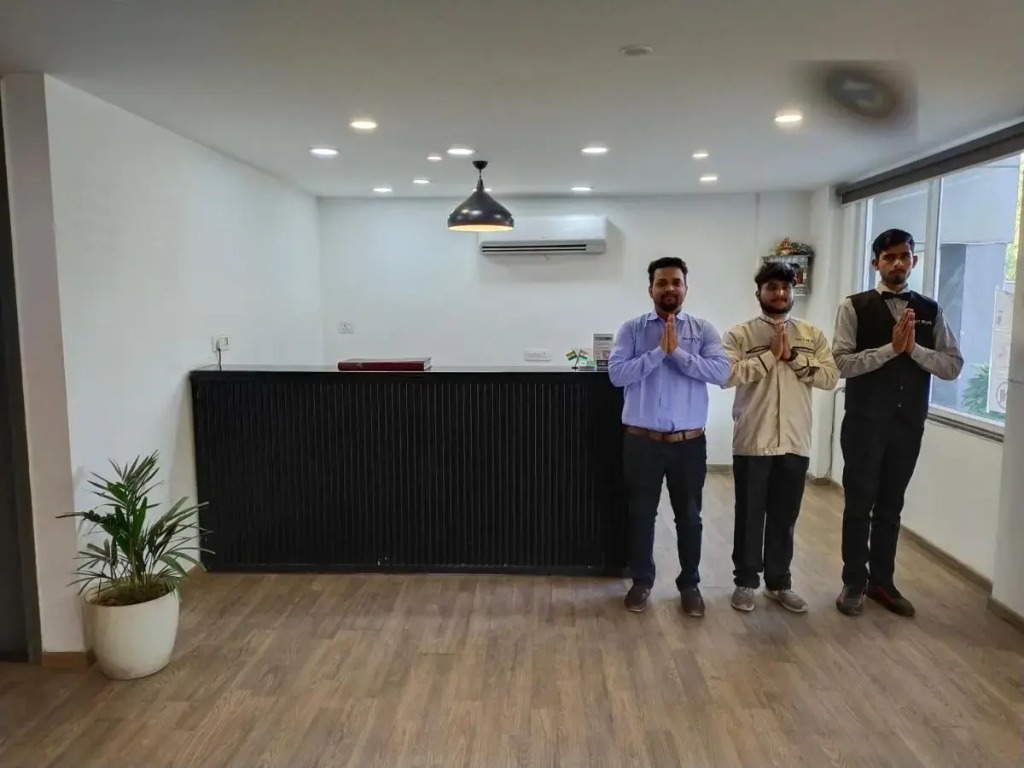 Saltstayz Select – Near Sohna Road City Center