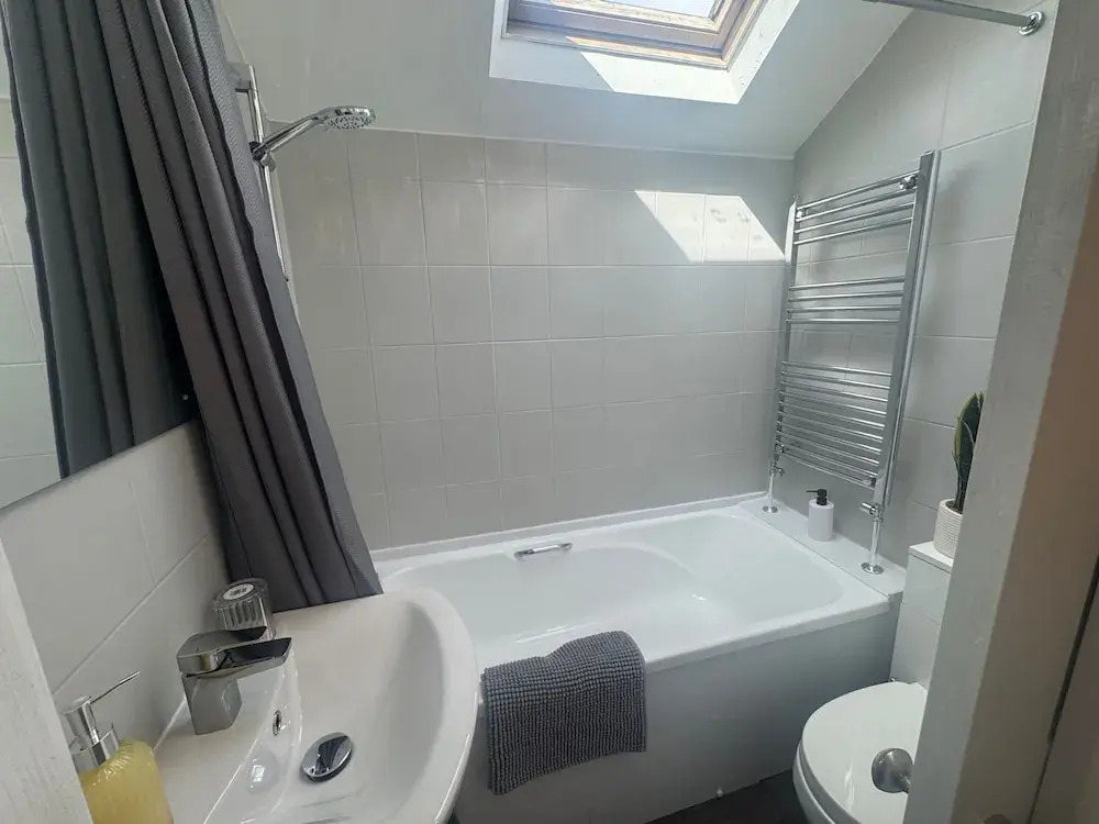 Apt-sleeps 6-parking-ideal for Contractors-garden