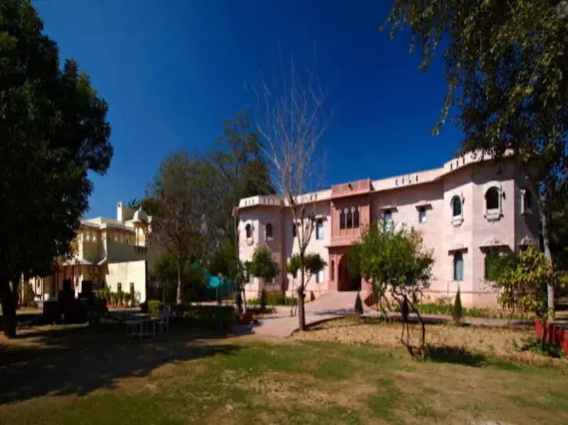 Hotel Alwarbagh