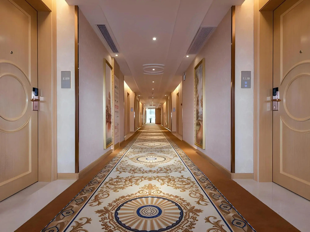 Vienna International Hotel (Nanning Jinhu Square Langxi Metro Station Branch)