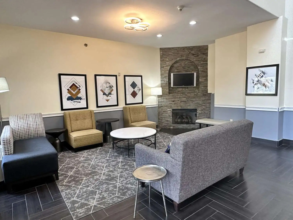 Best Western Plus Bass Hotel & Suites