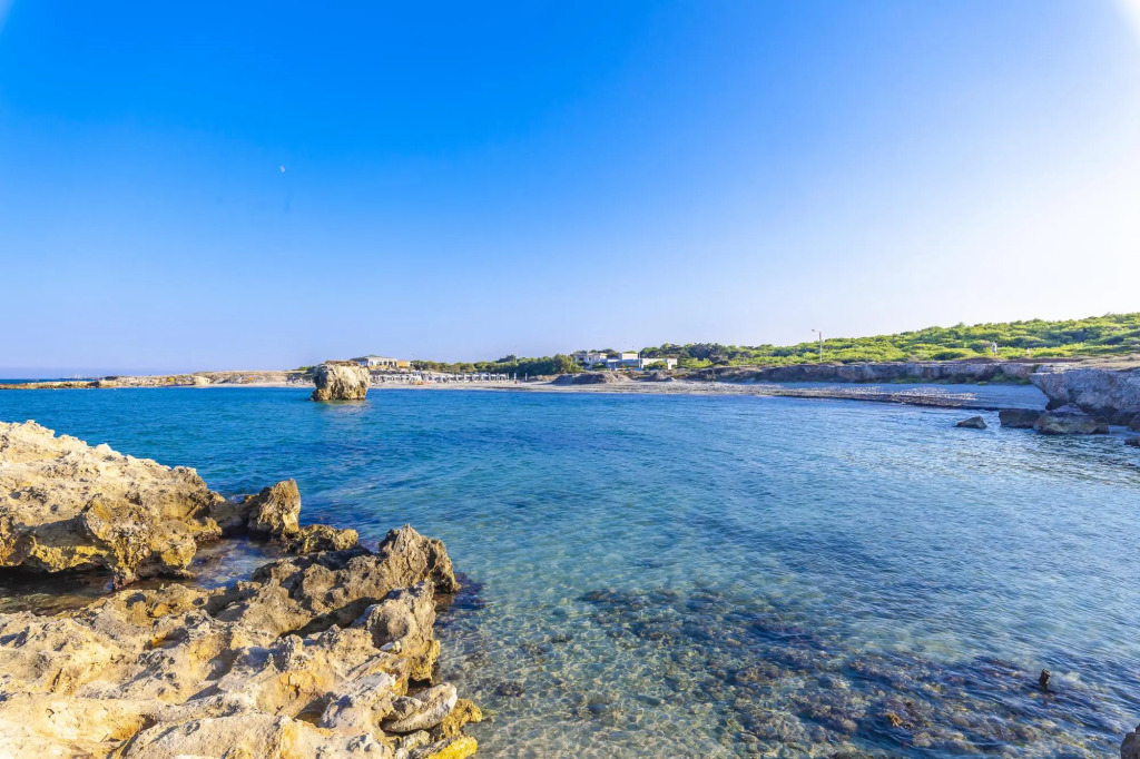 Beachfront apartment overlooking the sea of Torre Specchia-Incoronata