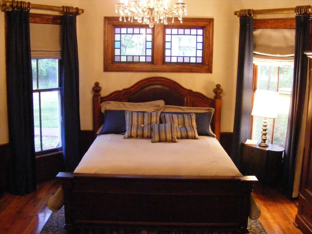 Adair Manor Bed & Breakfast