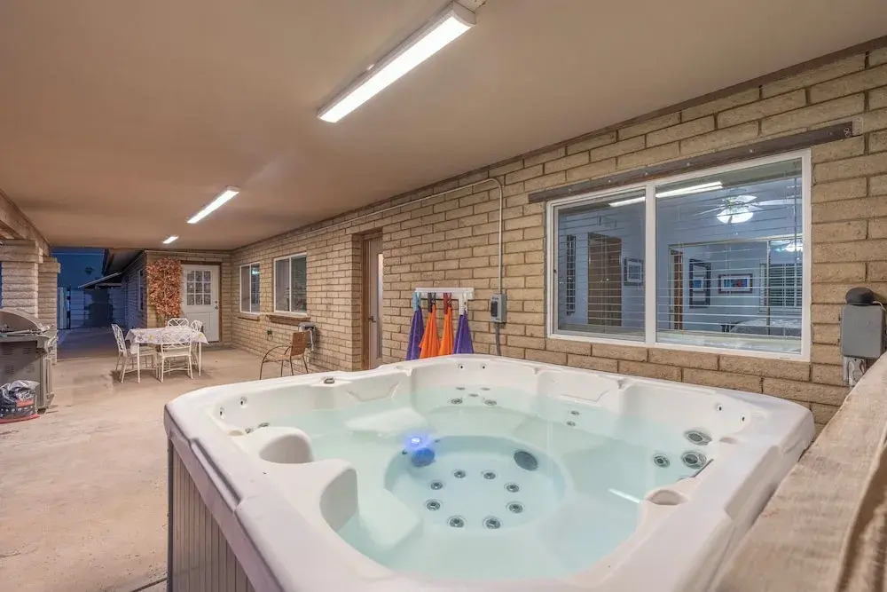 Private Hot Tub & Huge Yard: Phoenix Family Home