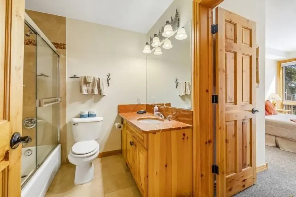Beautiful 4 Bedroom Townhome Near Snowflake Lift in Breckenridge