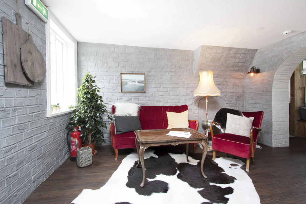 SKYR Guesthouse