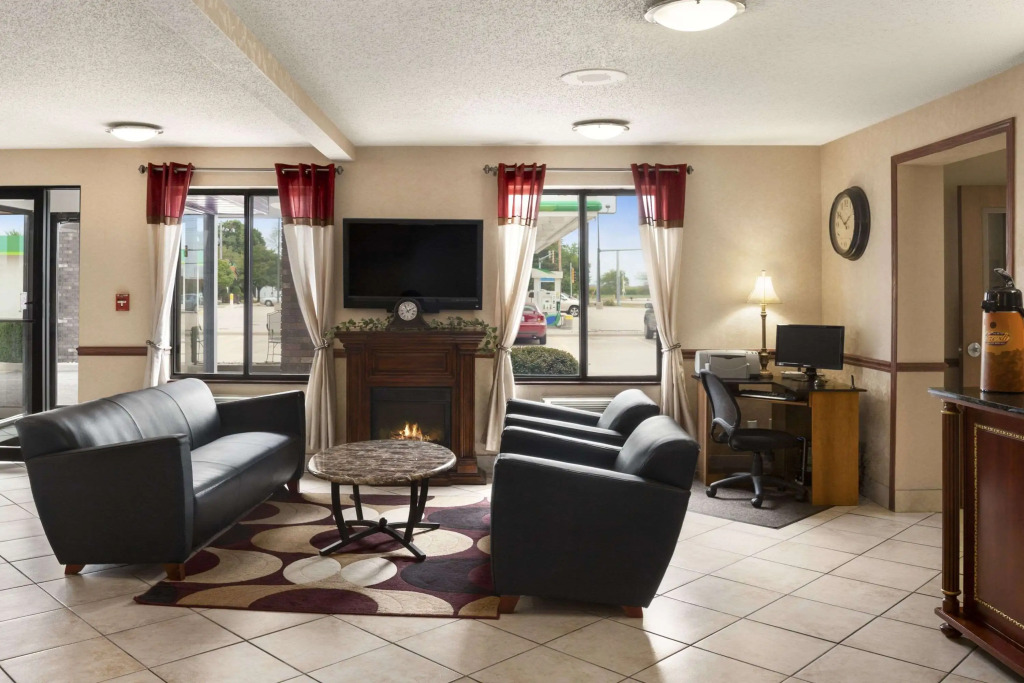 Days Inn by Wyndham Oglesby/ Starved Rock