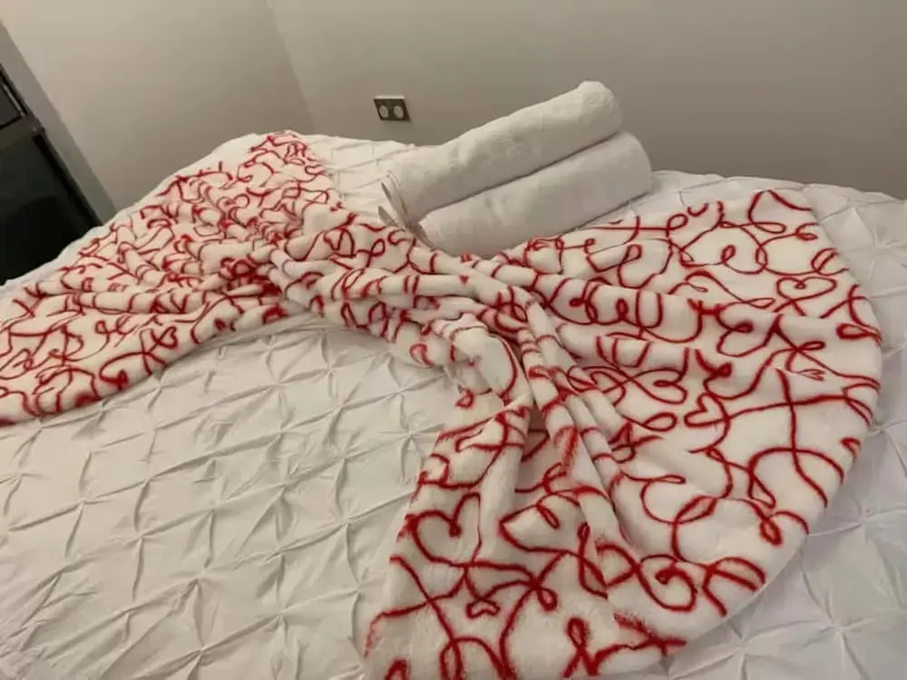 4 Guests - Free Parking - Easy Access to London