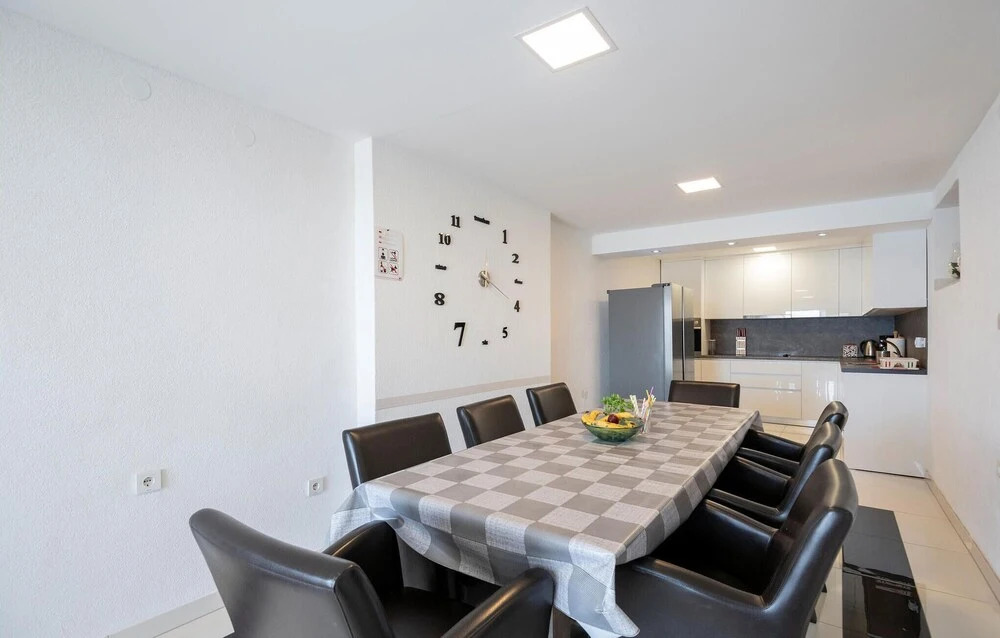Nice Home in Brela with Hot Tub, WiFi & 4 Bedrooms