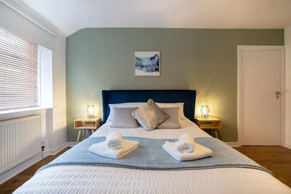 Large-2 Bed House-free Parking