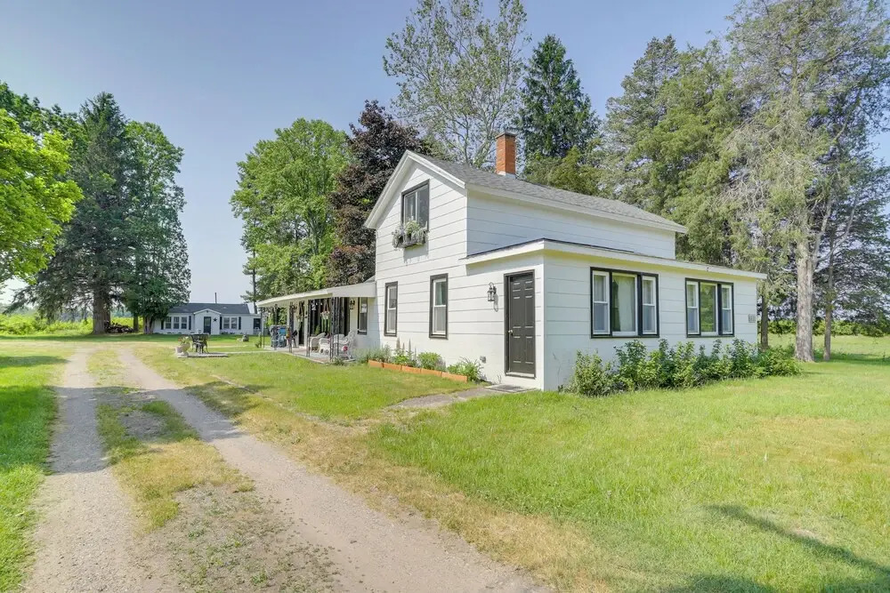 South Haven Farmhouse w/ Fire Pit, 4 Mi to Beach