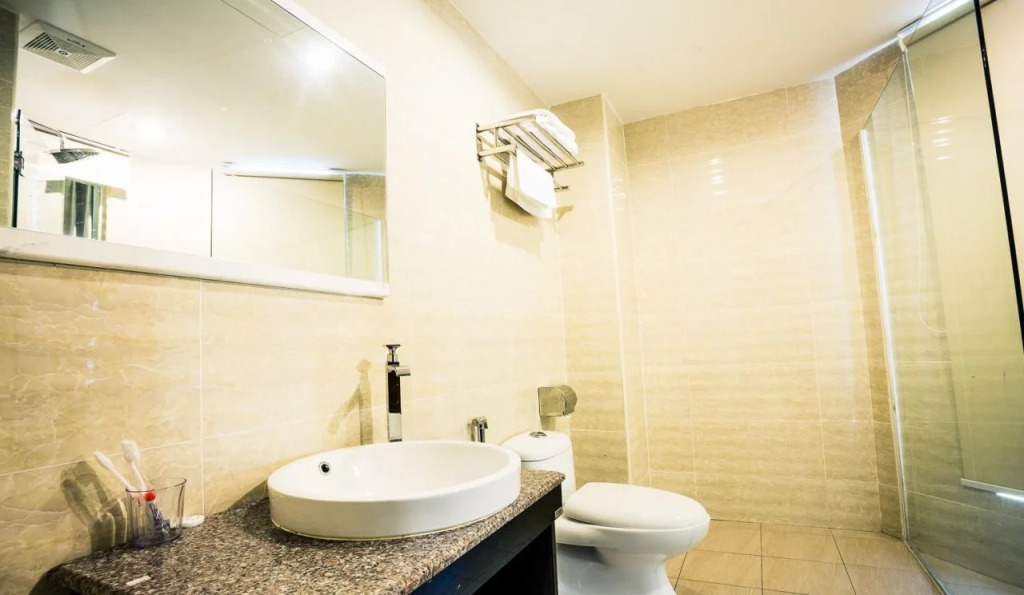 Swing & Pillows - Golden Roof Hotel Ampang, Ipoh