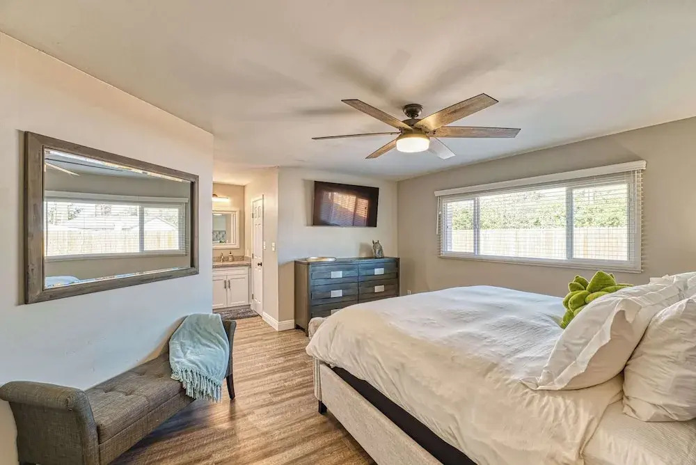 3BR Sleeps 8 Pool Putting Green BQQ Large Island!