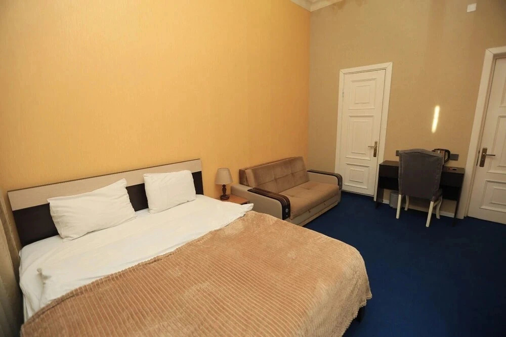 NH Old City Hotel