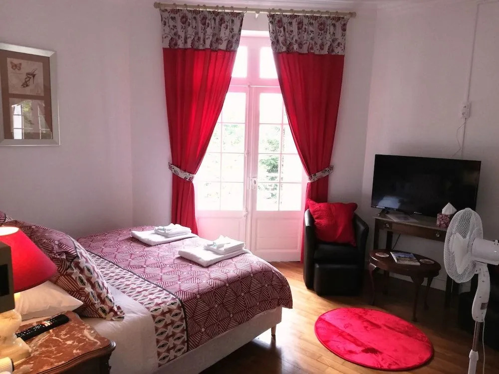Vue du Château dExcideuil en chambres