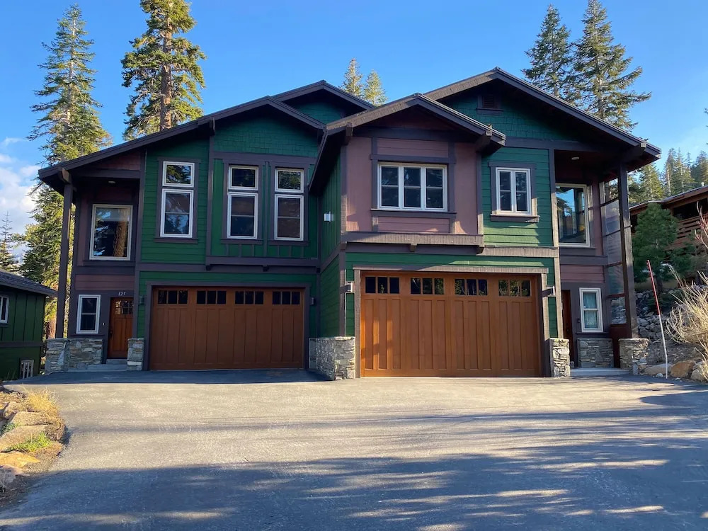 Red Slate Canyon - Modern 2-story Condo