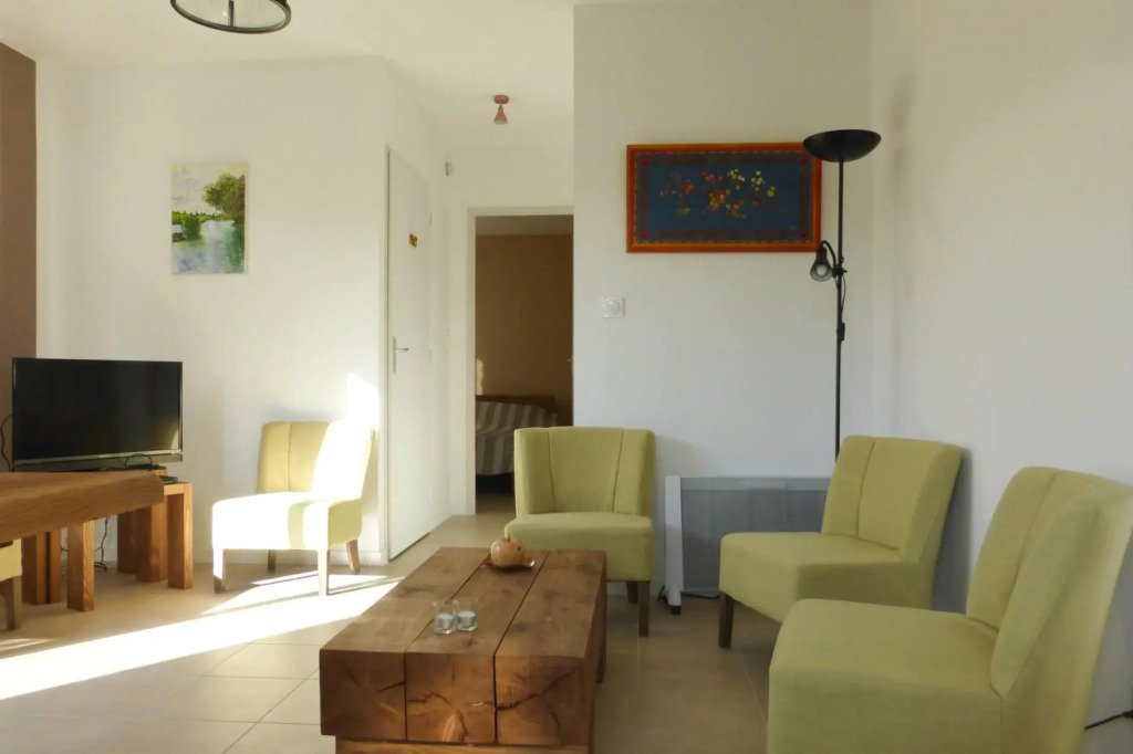 Nice Holiday Home With Private Terrace, Arpaillargues-et-aureillac