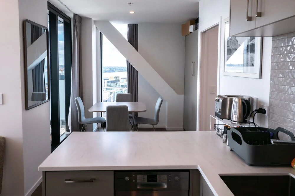 Stunning 2 Bedroom Apartment With City and Harbour Views in the CBD