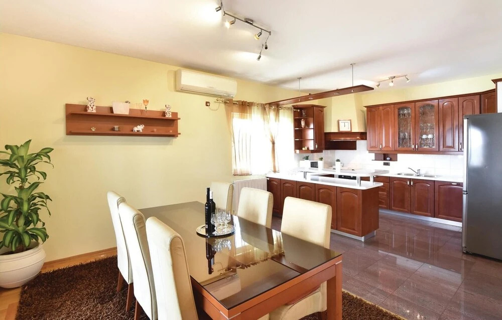 Nice Home in Seget Donji With Wifi and 12 Bedrooms