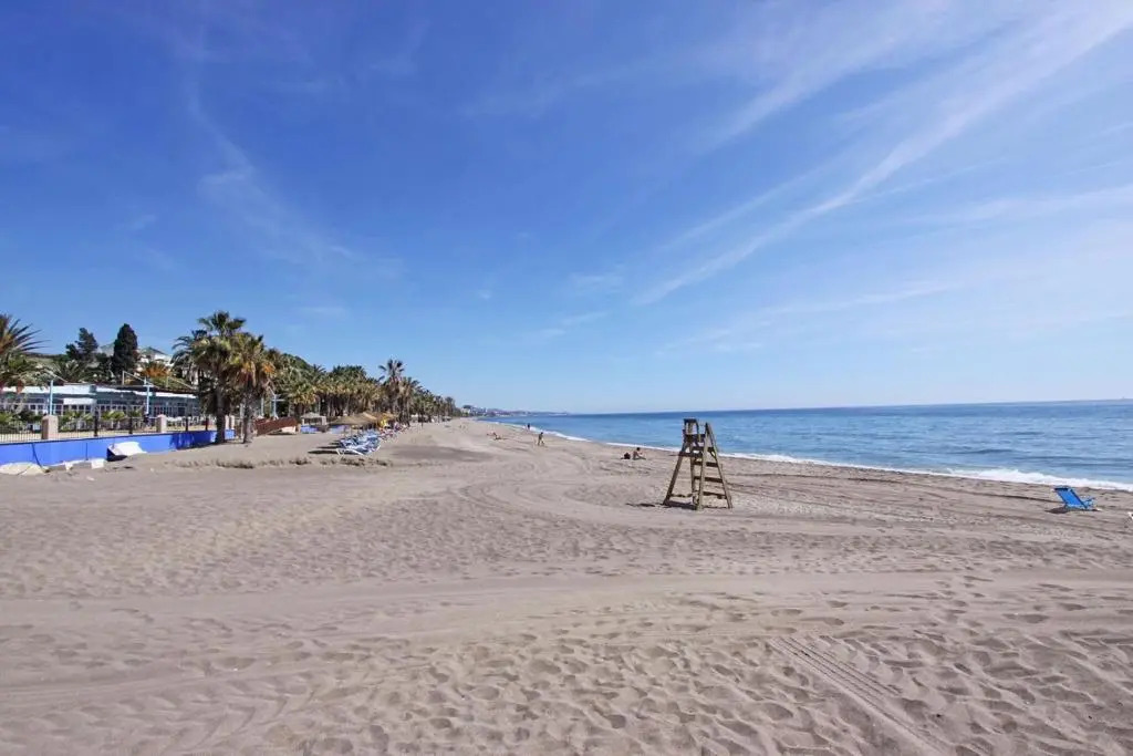 1105 beachfront apartment golden mile marbella