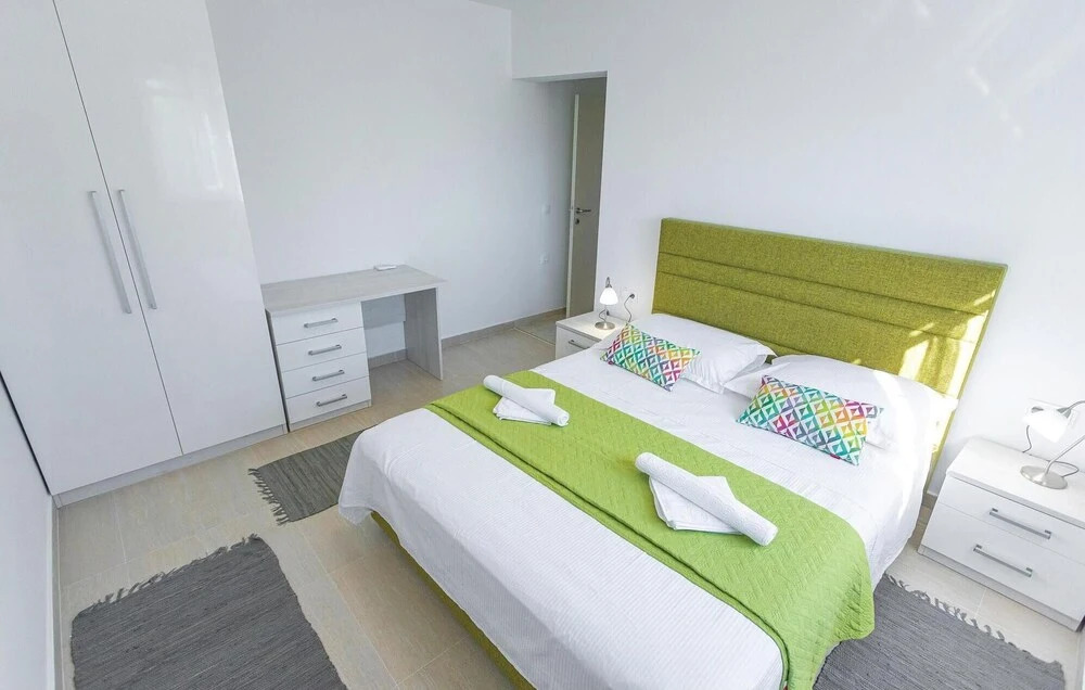 Amazing Home In Milna