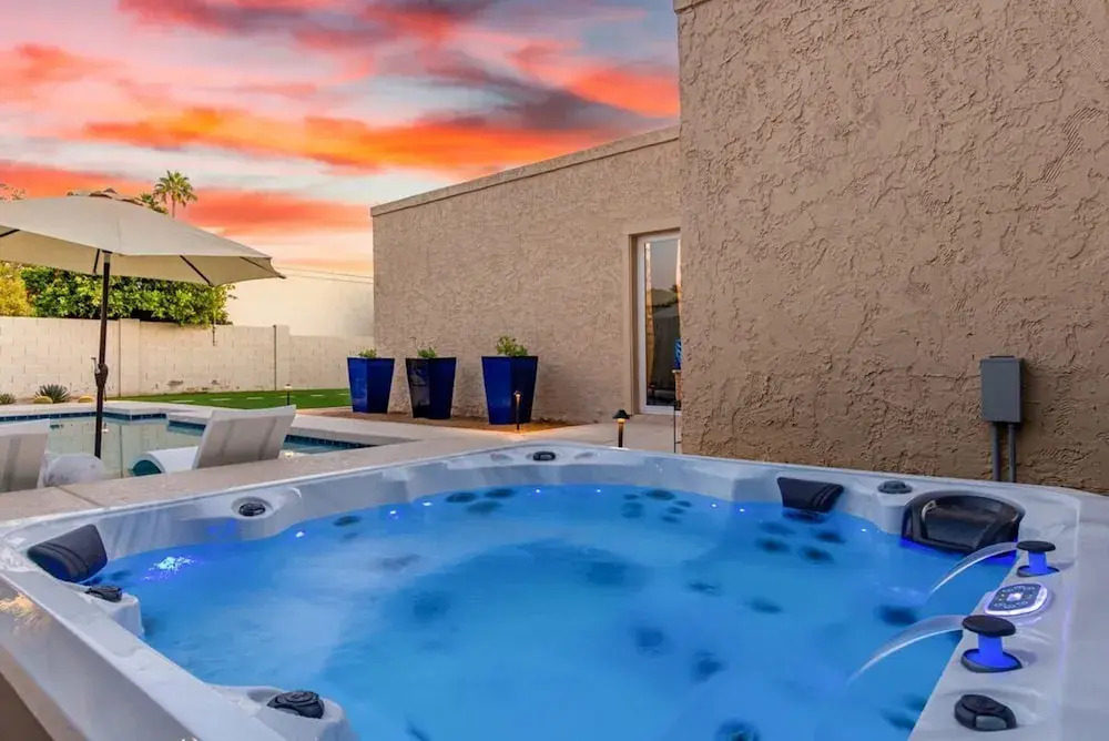 Executive Retreat Pool Spa AZ Canal Trail BBQ