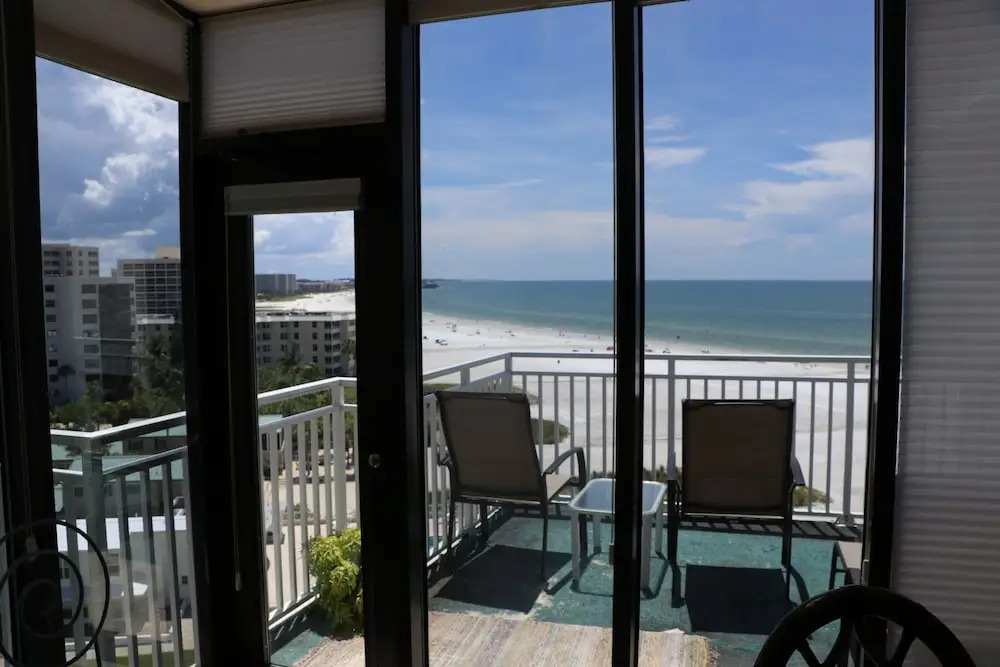 Jamaica Royale - 803 - 2 Br Condo