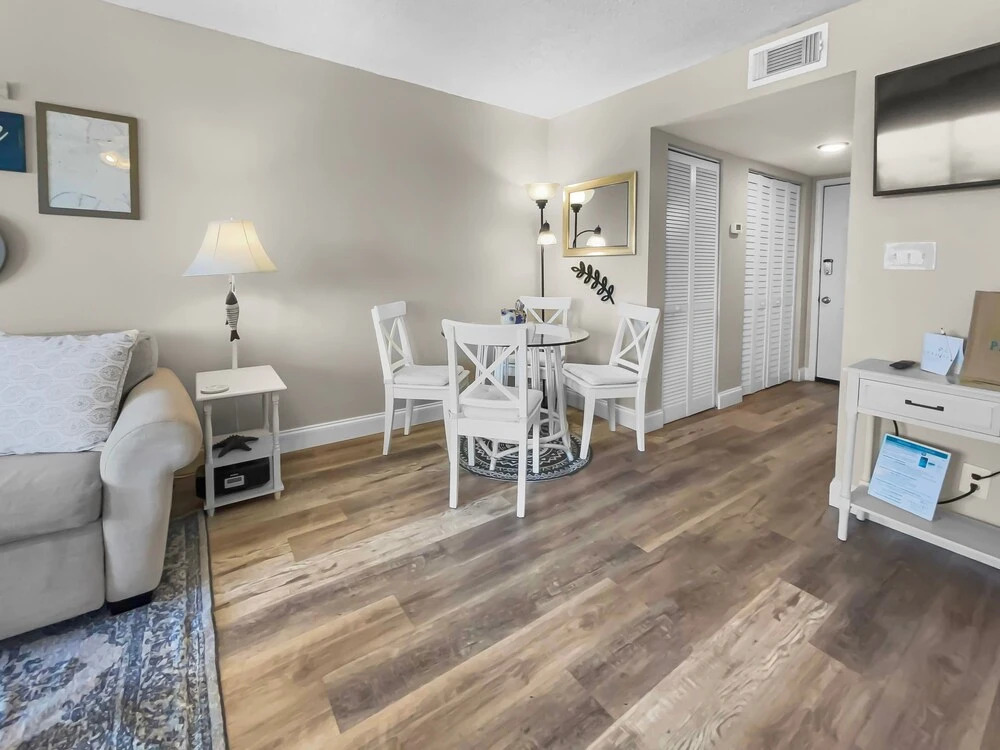 Summersalt 1 Bedroom Condo by RedAwning