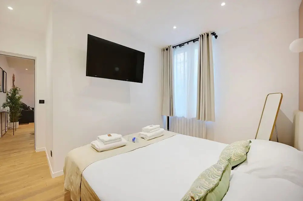 Private Terrace Apartment -1bdr/ 6p-sacra-ca\"ur