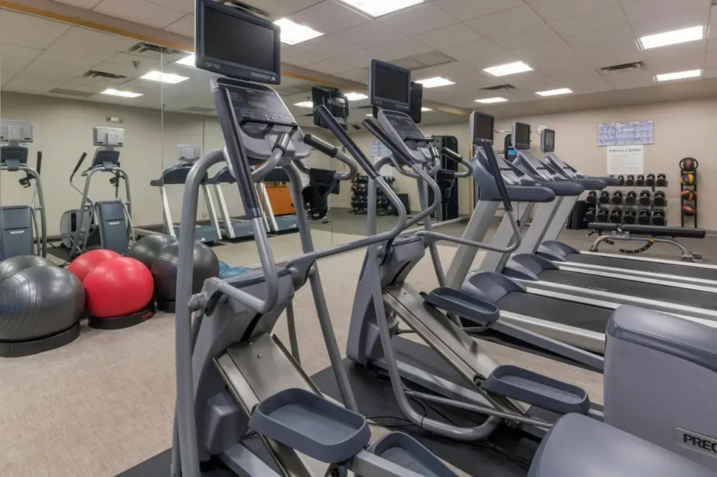 Holiday Inn and Suites Phoenix Airport North by IHG