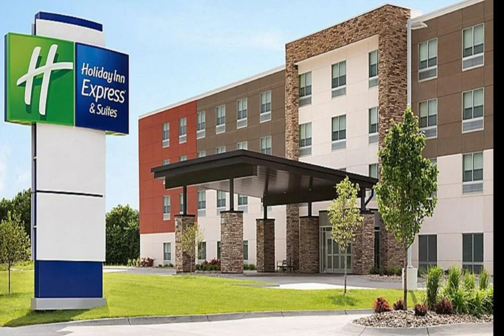 Holiday Inn Express & Suites Greenville - Taylors by IHG
