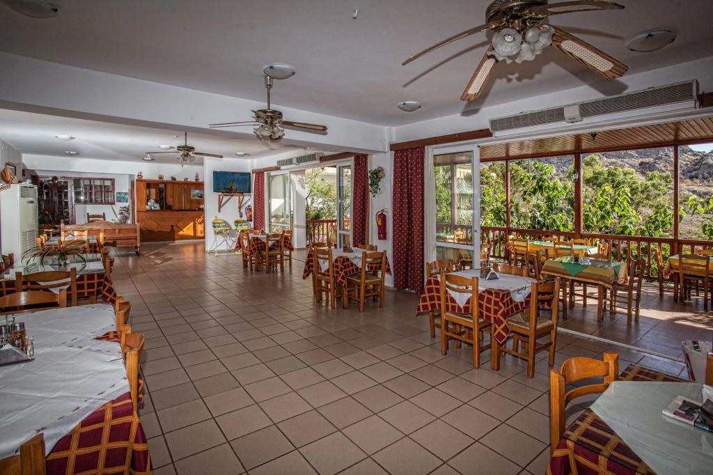 Ammoudi Hotel