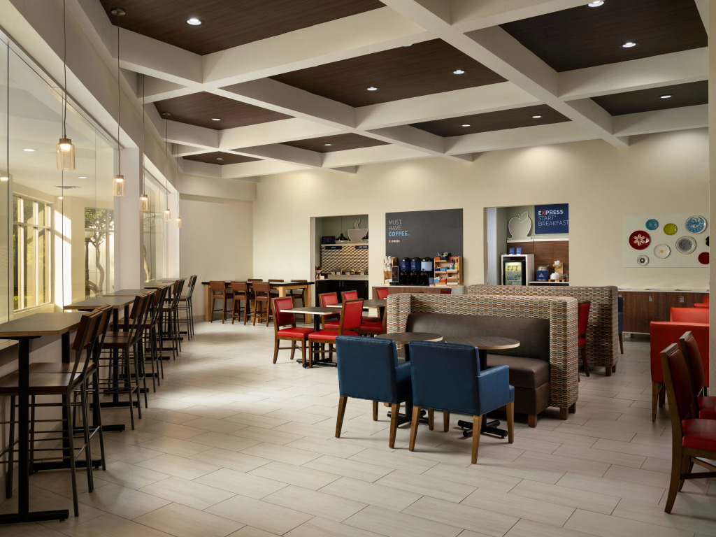 Holiday Inn Express Hotel & Suites Irving DFW Airport North by IHG