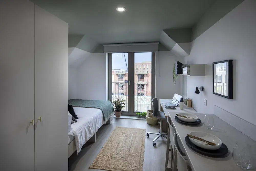 Modern Studios with Kitchen & Ensuite in Central Edinburgh