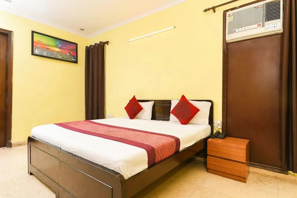OYO 8534 Paradise Inn DEL728
