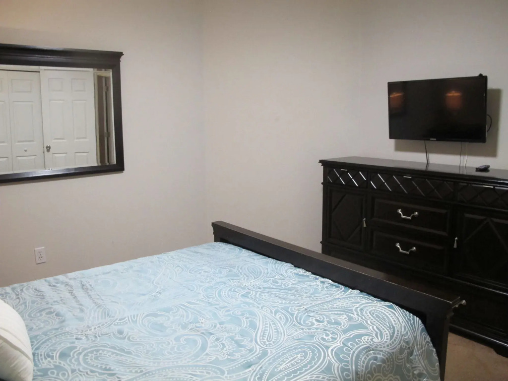 Lake Berkley 7BR Pool Home LB988