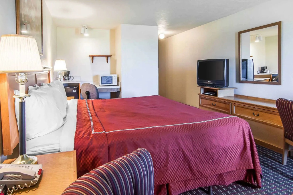 Bridgeway Inn & Suites - Portland Airport